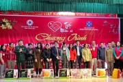 Bệnh viện Hùng Vương  chăm sóc và hỗ trợ người dân tại Huyện vùng cao Quan Sơn, Tỉnh Thanh Hoá, hưởng ứng phong trào thi đua Chung tay vì người nghèo - không để ai bị bỏ lại phía sau
