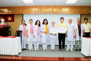 Bệnh viện Hùng Vương tổ chức hỗ trợ cho 2 nhân viên có hoàn cảnh khó khăn nhân “Ngày gia đình Việt Nam 28/6”.