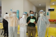 Bệnh viện Hùng Vương tiêm vắc xin phòng Covid-19 cho người trên 65 tuổi thường trú tại Quận 5