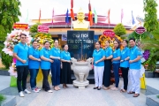Cán bộ Công đoàn Bệnh viện Hùng Vương  dâng hoa, dâng hương kỷ niệm ngày thành lập  Công đoàn Việt Nam tại Đình Bình Đông