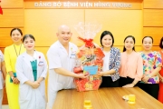 Đoàn đại biểu Quốc hội và Hội đồng Nhân dân thành phố thăm và chúc tết tại Bệnh viện Hùng Vương