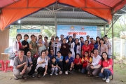 Khám bệnh, cấp thuốc, tặng quà cho người dân và học sinh tại xã Liêng S’ronh huyện Đam Rông tỉnh Lâm Đồng