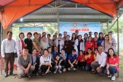 Khám bệnh, cấp thuốc, tặng quà cho người dân và học sinh tại xã Liêng S’ronh huyện Đam Rông tỉnh Lâm Đồng 